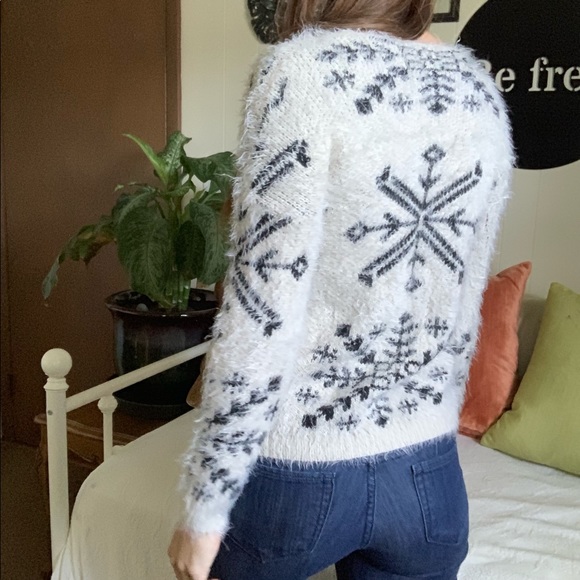 💛 SO SOFT* Cream and black snowflake knit sweater - Picture 4 of 15